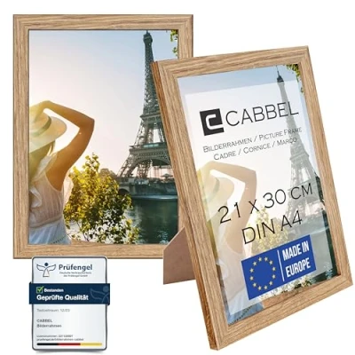 Afbeelding van CABBEL Set van 2 fotolijsten, A4 formaat, stabiele mdf houten lijst, onbreekbaar plexiglas, om op te hangen en neer zetten, ideaal voor foto&#039;s/afbeeldingen/collages, eikenhout, 21 x 30 cm