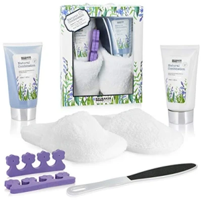 Afbeelding van BRUBAKER Cosmetics Bad en Voetverzorgingsset Incl. 1 Paar Pantoffels Van Teddy Pluche Wit Cadeautip Vrouw Cadeau Idee met Lavendel Saliemunt extracten Schoonheidscadeauset Vrouwen Moederdag cadeautje