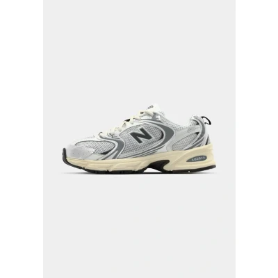 Afbeelding van New Balance dames 530 sneaker met mesh details in de kleur Zilver, maat: 36