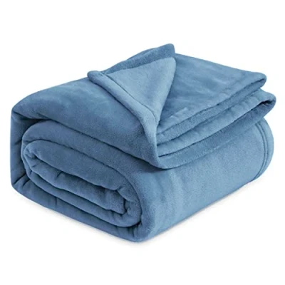 Afbeelding van BEDSURE Knuffeldeken, pluizige deken, fleece deken voor in de woonkamer, warm, winter, zacht, op bank, grote zitbank, 220 x 240 cm, XXL, lichtblauw
