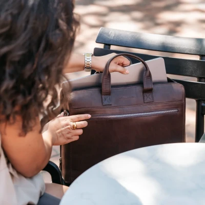 Afbeelding van The Chesterfield Brand Leren Laptoptas Bruin Levanto