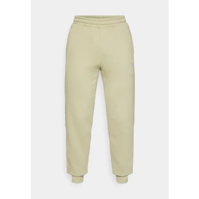 Afbeelding van Puma ess tape joggingbroek fl cl in de kleur groen.