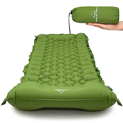 Afbeelding van MOUNTREX Isolatiematras, opblaasbaar campingmatras, ultralicht en klein formaat (700 g), luchtmatras, slaapmat met voetpomp, opvouwbaar op maat te snijden, groen