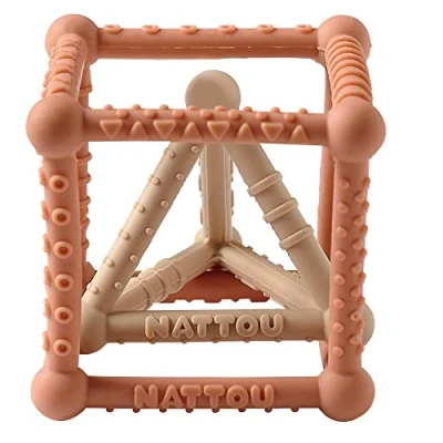 Afbeelding van Nattou Kubus Speelgoed Silicone Karamel 10 cm