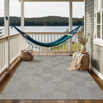 Afbeelding van Vloerkleed voor buiten of balkon en terras In grijs 120 x 160 cm Tapijt geschikt Outdoor Rechthoekig Weer UV bestendig Tuintapijt Buitentapijt CALGARY kleed by The Carpet