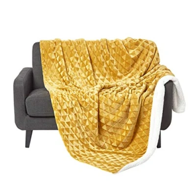 Afbeelding van Homescapes Cosy Velvet Triangle Deken Sherpa Mosterdgeel 160 x 200 cm