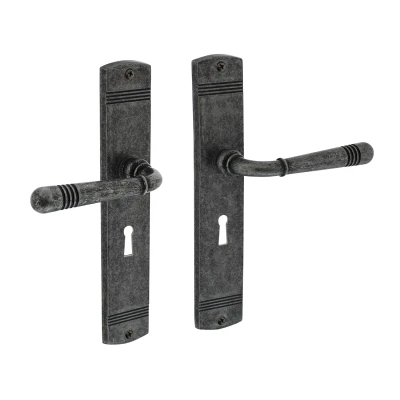 Afbeelding van Intersteel Deurkruk Emily op schild sleutelgat 56 mm oud grijs