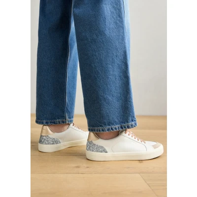 Afbeelding van Geox Emmeleny Sneakers laag, Dames, Maat: 39, White Leer/ synthetisch