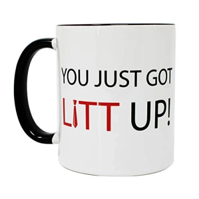 Afbeelding van You Just Got Litt Up! Louis mok uit de tv serie Suits, witte koffiemok aan binnenkant en zwart handvat, vaatwasmachinebestendig