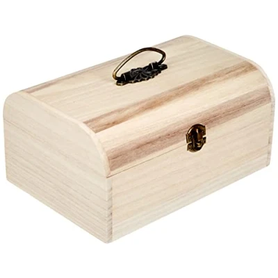 Image de Valise en bois avec ornements antiques, moyenne