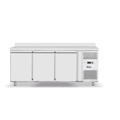 Afbeelding van Koelwerkbank Hendi, RVS, 3 deurs, spatrand, 180(b)x85(h)x70(d), 230V/300W