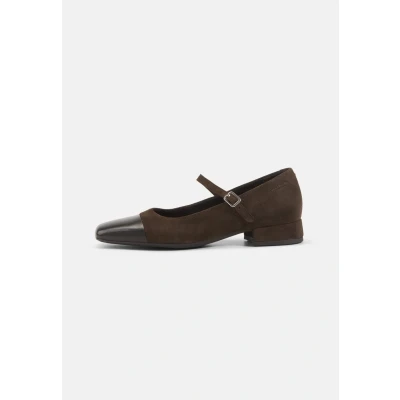 Afbeelding van Vagabond Shoemakers dames Debbi ballerina van suède in de kleur Donkerbruin, maat: 41