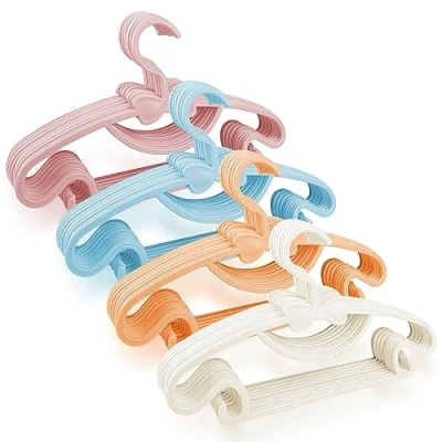 Afbeelding van Magrimaxio 40 stuks kinderkleerhangers, 4 kleuren, babykleerhangers 29,7 cm, antislip kunststof, ruimtebesparend, hanger voor kast, slaapkamer, opslag