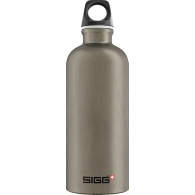 Image de SIGG Traveller Bouteille réutilisable Smoked Pearl (0.6 L), hermétique sans substances nocives, en aluminium ultra légère, bouchon à vis