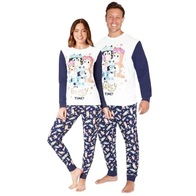 Afbeelding van Bluey Kerstpyjama, familie, Kerstmis, pyjama, humor, bijpassende maten, volwassenen, heren, dames en kinderen, Wit/Blauw Heren