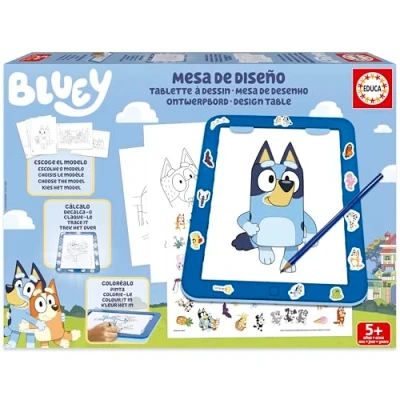 Afbeelding van Educa Bluey Design tafel. Ontwerp, schilder en versier met het nieuwe lichtgevende tekenbord van Bluey! Meer dan 25 verschillende sjablonen om zo vaak te tekenen als je wilt. Vanaf 5