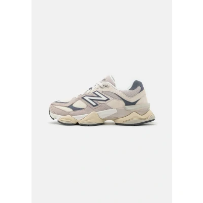 Afbeelding van New Balance 9060 Unisex Sneakers laag, Maat: 45, Moonrock Leer en textiel