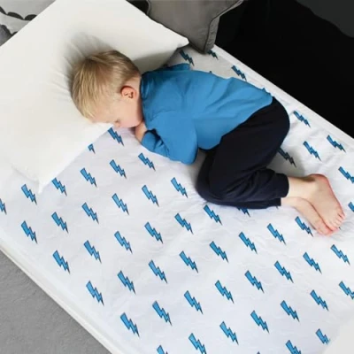 Afbeelding van Hygge Sheets® Urinemat voor kinderen en peuters, 100% waterdicht antislip, wasbaar, herbruikbaar, matrasbeschermer laken, Lightning
