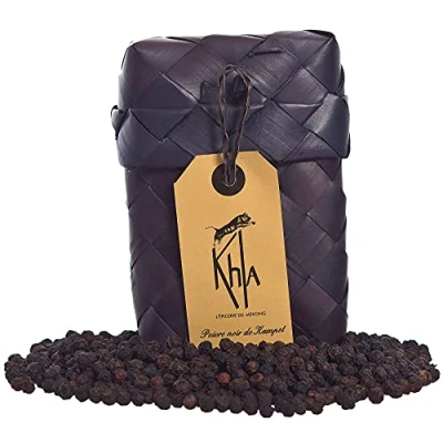 Afbeelding van Khla Zwarte peper van kampot Bio in korrels 50 g traditioneel geschenketui palmblad groot, rauw, zeldzaam ingrediënten keuken direct producent kruiden uit Azië oorsprong Cambodja