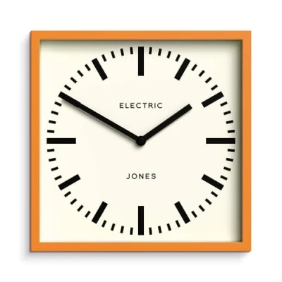 Afbeelding van Jones Clocks® Wandklok met spoorwegwijzerplaat Vierkante klok Stationsklok Keukenklok Bureauklok Retro Designklok Kleurrijke kast Stationswijzerplaat