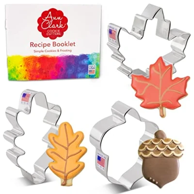 Afbeelding van Ann Clark Cookie Cutters 3 stuks uitsteekvormpjes voor herfst/herfst/Thanksgiving met receptenboekje, eikenblad, esdoornblad en eikel