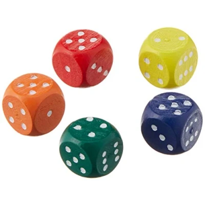 Afbeelding van Tobar Vijf traditionele houten speeldobbelstenen in lichte kleur, gemengd, 1,5 cm
