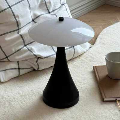Afbeelding van Dyberg Larsen LED tafellamp Vienna, zwart/opaal 28 cm