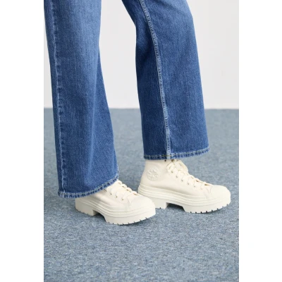 Afbeelding van Converse Chuck Taylor ALL STAR Lugged HEEL Leather Platform Sneakers hoog, Dames, Maat: 35, Egret Leer