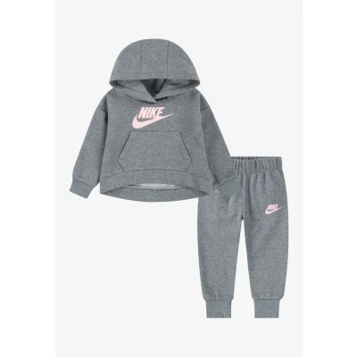 Afbeelding van Nike Sportswear CLUB SET Trainingspak voor kinderen, Maat: 74/80, Carbon heather