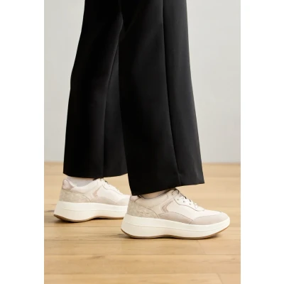 Afbeelding van Geox Spherica ECUB 3 Sneakers laag, Dames, Maat: 36, Papyrus Leer en imitatieleer