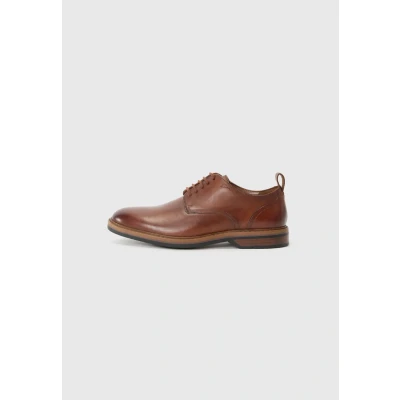Afbeelding van Clarks Aldwin Veterschoenen, Heren, Maat: 44.5, Tan Leer