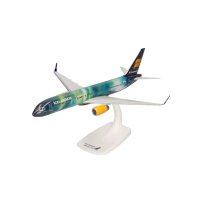 Afbeelding van Herpa modelvliegtuig Icelandair Boeing 757 200 TF FIU, schaal 1:200, Snap fit model, verzamelstuk, vliegtuig met standaard, plastic figuur