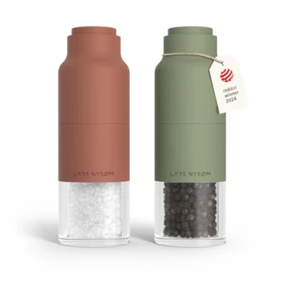 Afbeelding van LARS NYSØM Omvendt Zout en Pepermolenset handmatig Roestvrij Staal Verstelbare maalgraad (Brick Red/Sage Green)