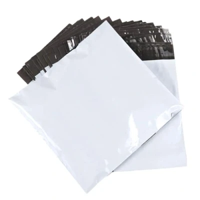 Afbeelding van 100 Enveloppes Plastiques 20x35 cm. Sacs d’Envoi Blanches Opaques Autocollantes, Emballage Imperméable et Résistant pour Vêtements, Livres, Chaussures Colis