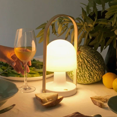 Afbeelding van MARSET FollowMe LED accu tafellamp, wit eiken