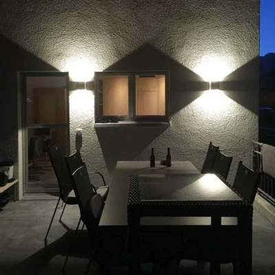Afbeelding van Beton grijze LED buiten wandlamp Riak