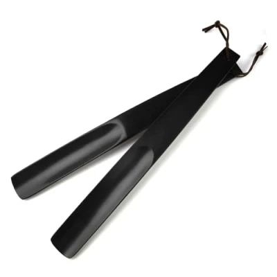 Afbeelding van OneBarlercorn Set van 2 lange houten schoenlepels hoorndesign 38 cm, zwart.