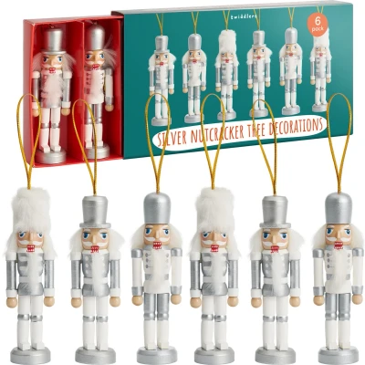Afbeelding van THE TWIDDLERS 6 Zilveren Houten Notenkraker Soldaat Ornamenten (10cm) Hangende Boomdecoraties in Feestelijke Traditionele Kerstontwerpen met Bewegende Delen