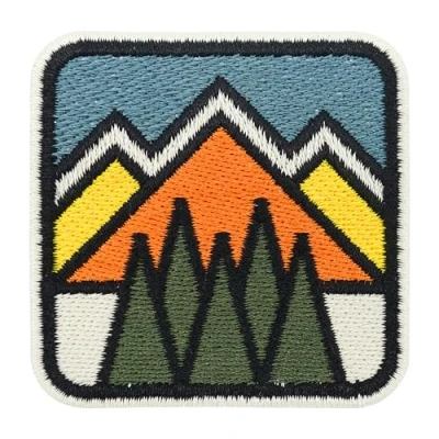 Afbeelding van Finally Home Opstrijkbare Patch Retro Mountains Adventure Patch, Vintage Outdoor om op te strijken, Bergpatches naaien, bospads, Bergstrijkpatches, patches