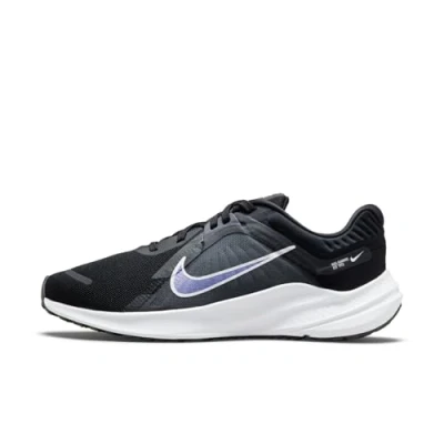 Afbeelding van Nike Performance Quest 5 Hardloopschoenen voor op de weg, Dames, Maat: 42, Black/white/iron grey/dark smoke grey Textiel/ synthetisch