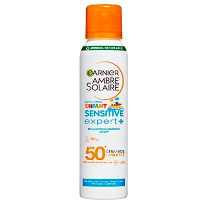 Afbeelding van GARNIER Ambre Solaire zandspray Kids SPF 50+ hoge zonwering beschermt tegen langdurige UVA, UVB en UVA waterdicht op basis van keramiek gevoelige huid 150 ml