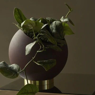Afbeelding van AYTM Globe bloempot, Ø 30 cm, zwart, aluminium, staal