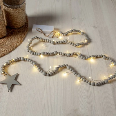 Afbeelding van LED lichtketting Beady, grijs, houten kralen, 150 cm, batterij