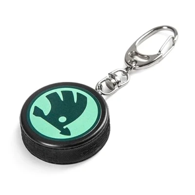 Afbeelding van Skoda 6U0087011A sleutelhanger logo embleem hanger hard rubber vorm: ijshockey puck groen/zwart, zwart, één maat, klassiek, zwart., klassiek