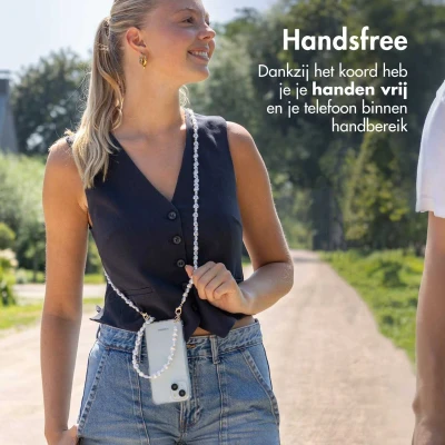 Afbeelding van imoshion Hoesje Geschikt voor iPhone 15 Pro met koord Backcover + armband Parels hartjes transparant