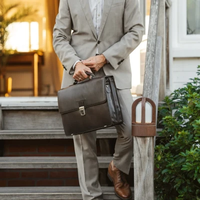 Afbeelding van The Chesterfield Brand Salvatore Aktetas Messenger Leer 42 cm Laptop compartiment