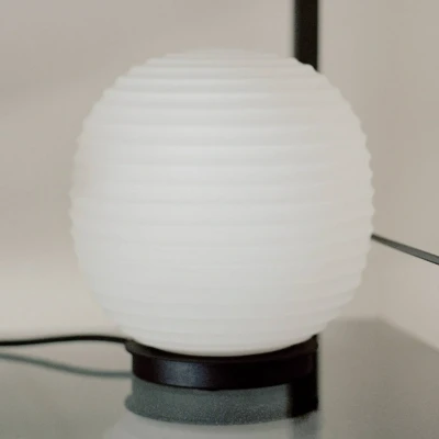 Afbeelding van New Works Lantern Globe Small tafellamp, Ø 20cm