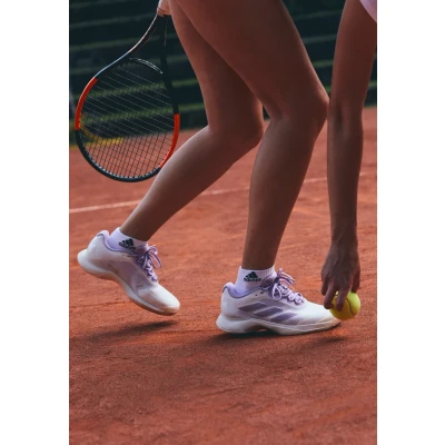 Afbeelding van adidas Performance Avacourt 2 Tennisschoenen voor alle ondergronden, Dames, Maat: 42 2/3, Core white/powder plum/aurora plum Textiel/ synthetisch