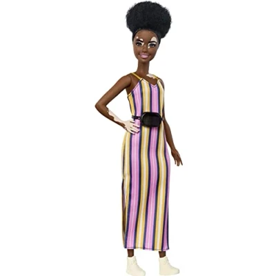 Afbeelding van Barbie GYG08, Fashionistas Pop 135 met Pigmentvlekken, Bruine Krullen, Gekleed in een Gestreepte Jurk Accessoires, voor kinderen vanaf 3 jaar, Meerkleurig