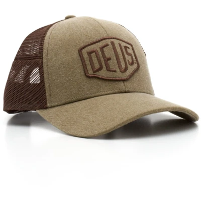 Afbeelding van DEUS Shield Trucker cap Dijon